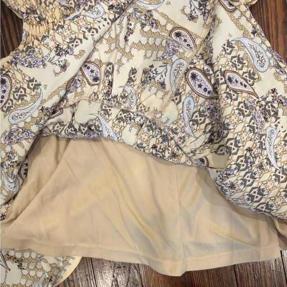 Entro NWT tasseled Paisley Dress Sz Medium Flutter Sleeve Ruffle - Picture 12 of 13